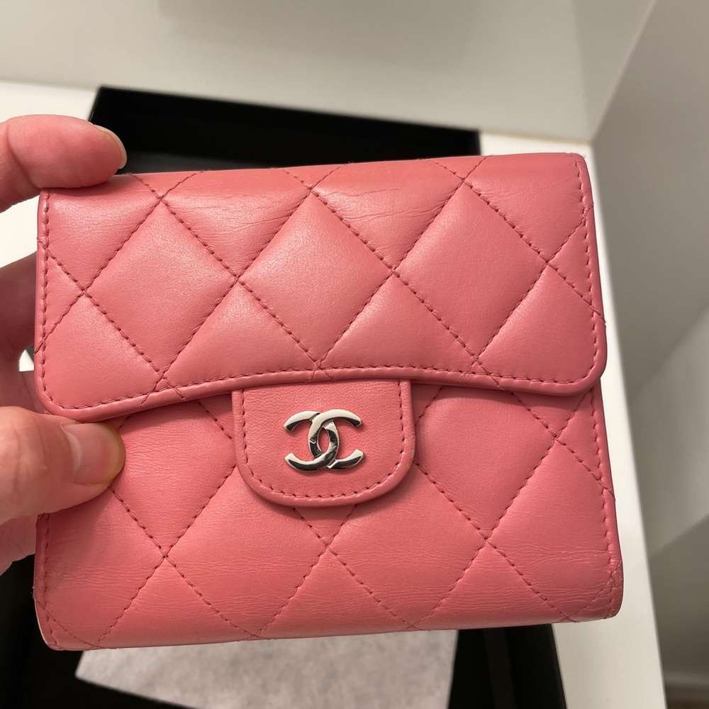 Chanel lambskin small wallet - Picture 2 of 13